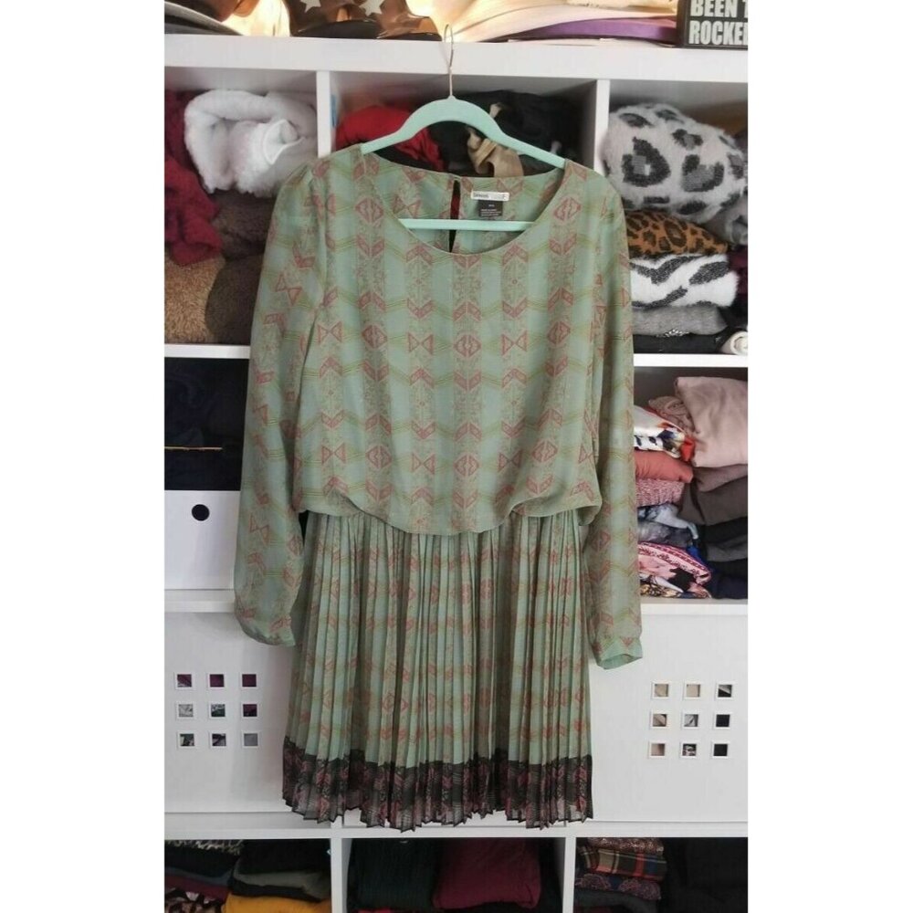 Lavand sleeved pleated dress